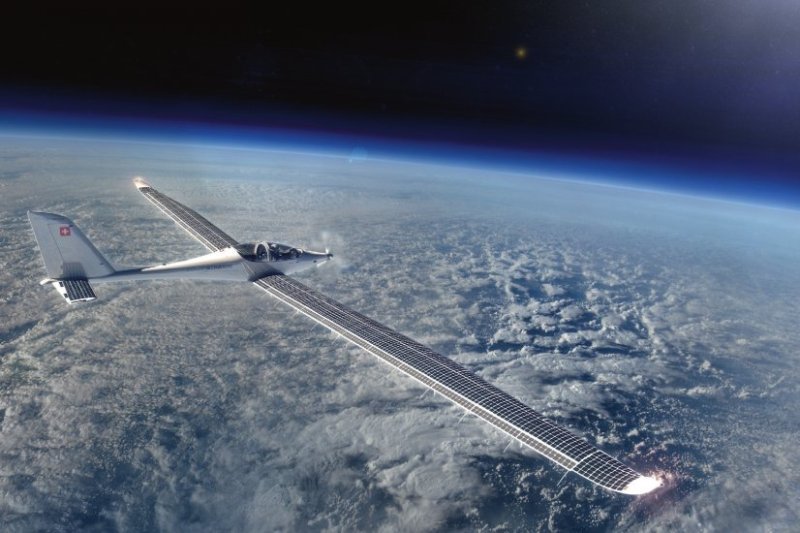Стратосферный самолёт на солнечных батареях показан миру - 3