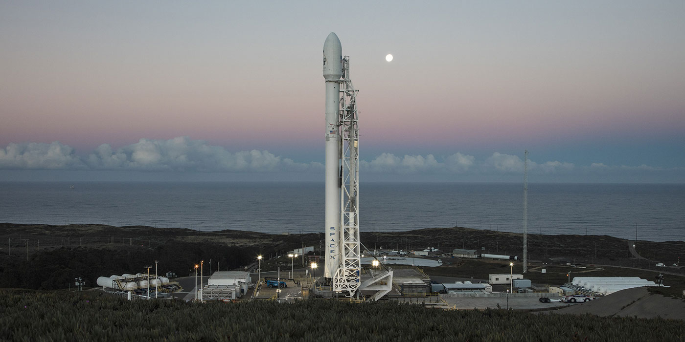 SpaceX удалось успешно запустить Falcon 9 с коммерческим спутником на борту - 1