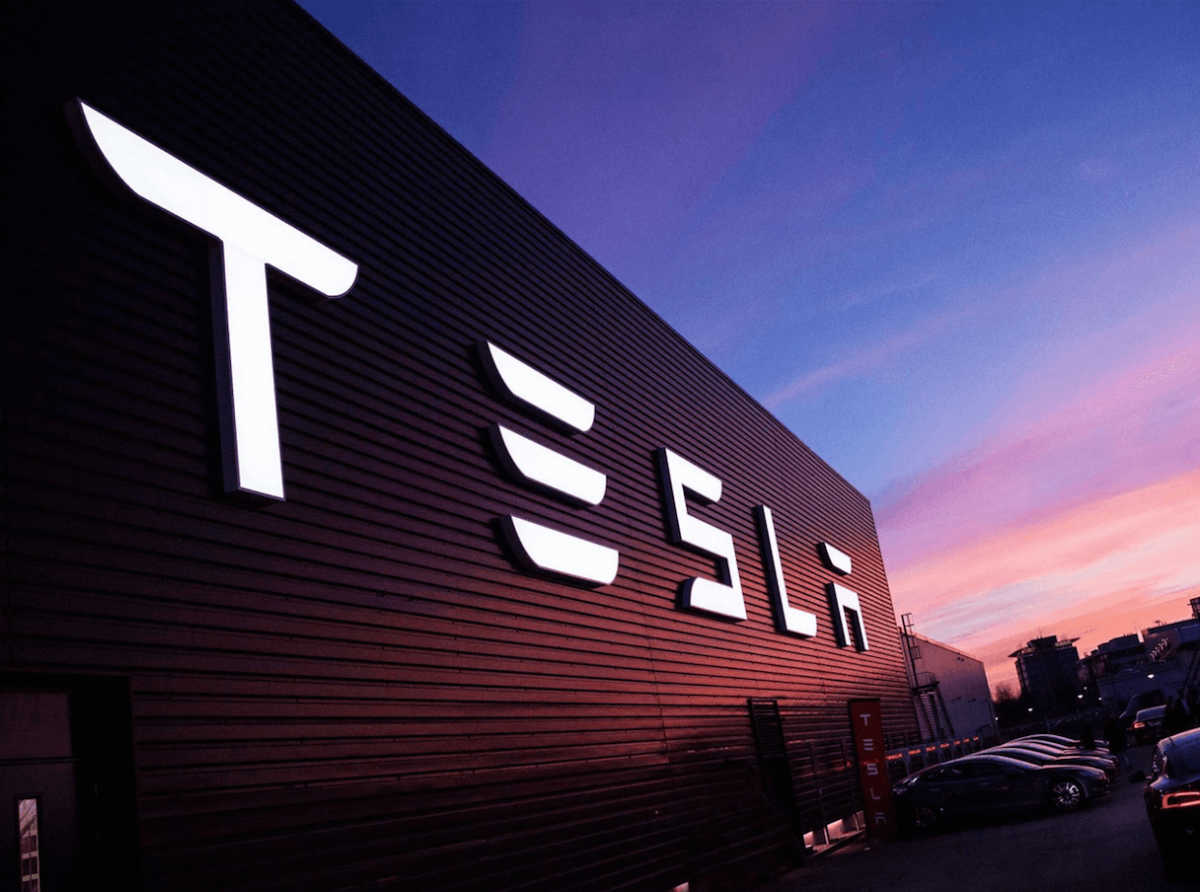 Tesla судится с бывшим главой подразделения Autopilot из-за нарушения коммерческой тайны - 2