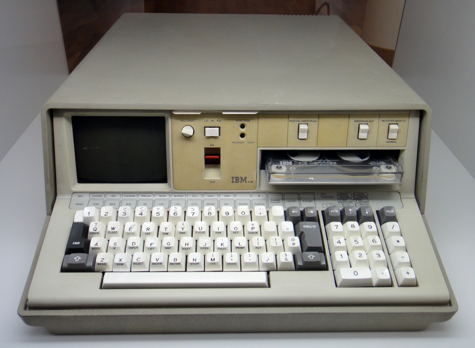 IBM Model 5100: первый портативный компьютер от IBM, вышедший 40 лет назад - 1