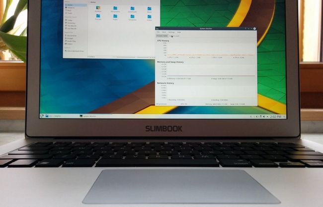 Ноутбук KDE Slimbook оснащен процессором Core i7-6500U, 16 ГБ ОЗУ, а также ОС KDE neon
