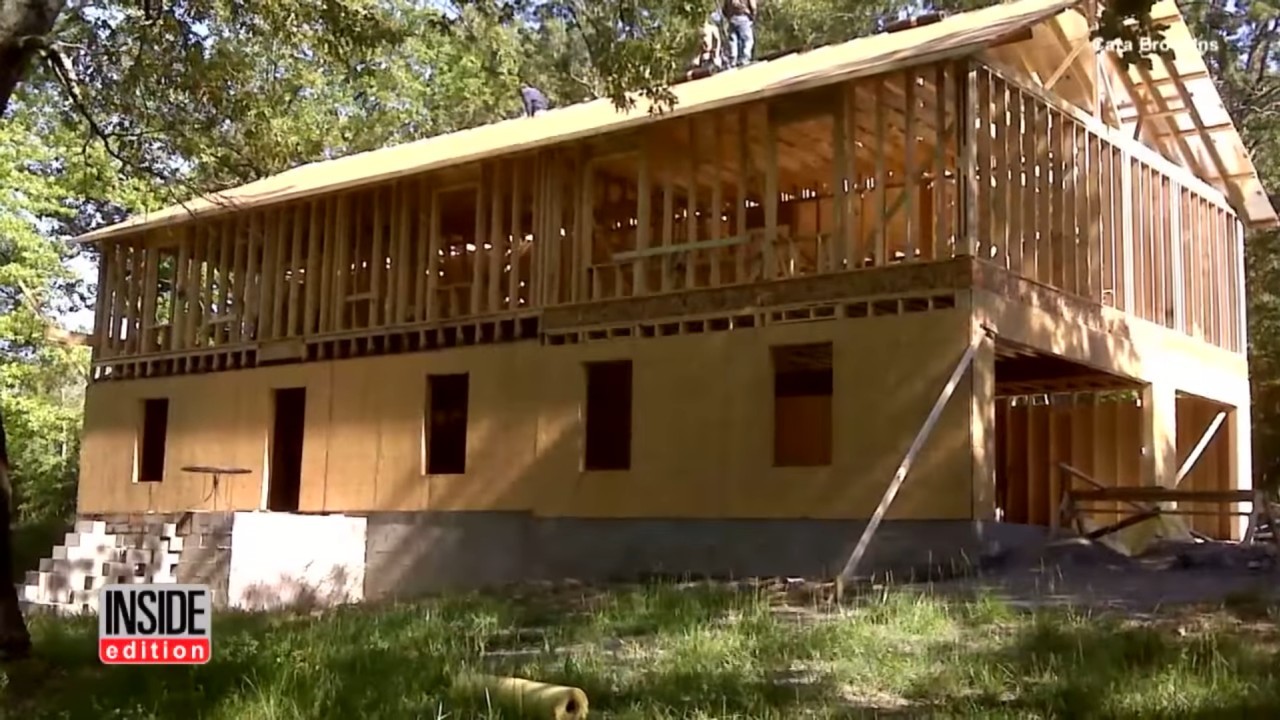 Женщина построила дом по руководствам с YouTube - 6