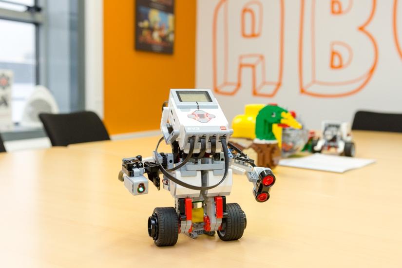 Маленький мир LEGO от робота с большим и умным сердцем - 1