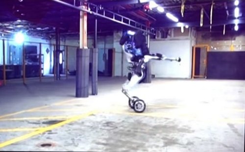Робот Handle производства Boston Dynamics позаимствовал принцип перемещения у гироскутеров