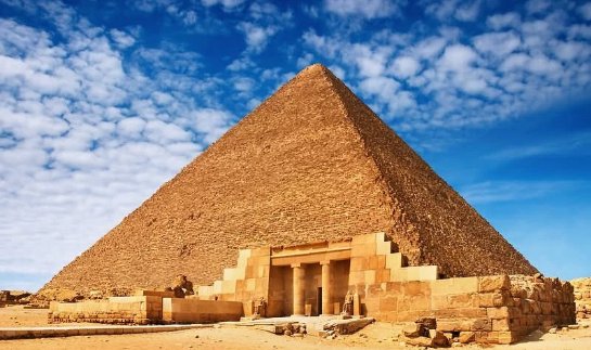 Ученые предположили, что древние люди строили пирамиды для укрытия от метеоритов
