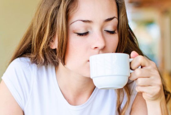 Мочевая система женщины повреждается кофе