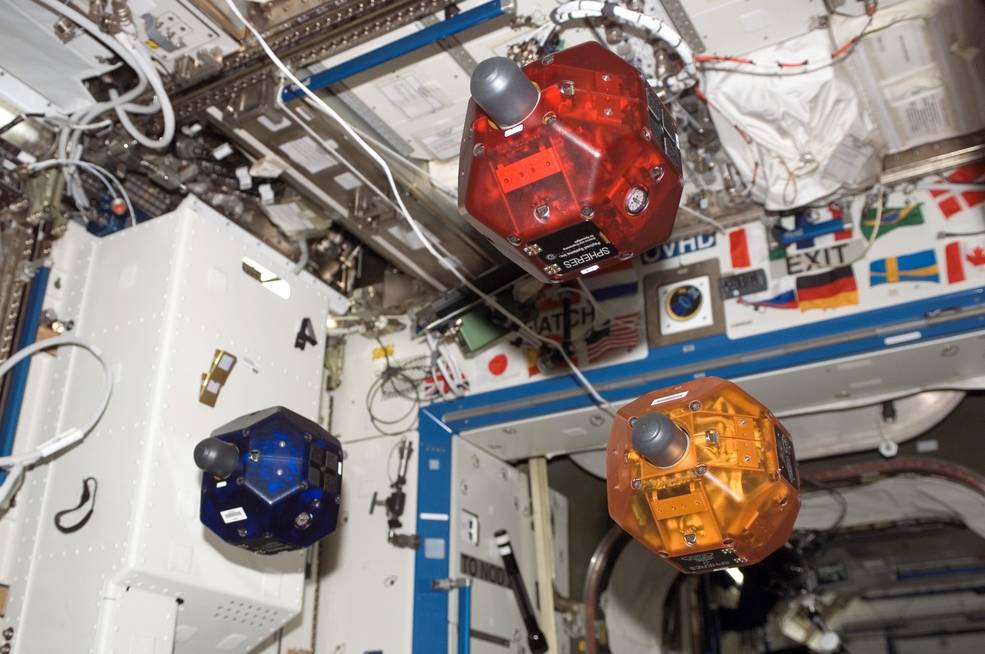Робот Astrobee поможет астронавтам на МКС - 1