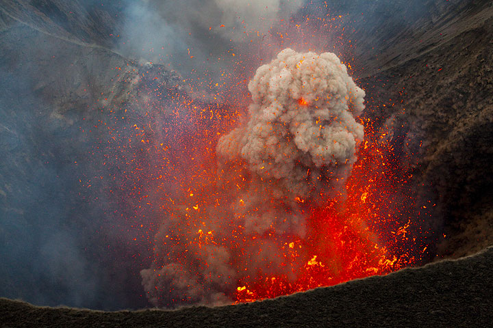 Удивительные вулканические молнии - 9