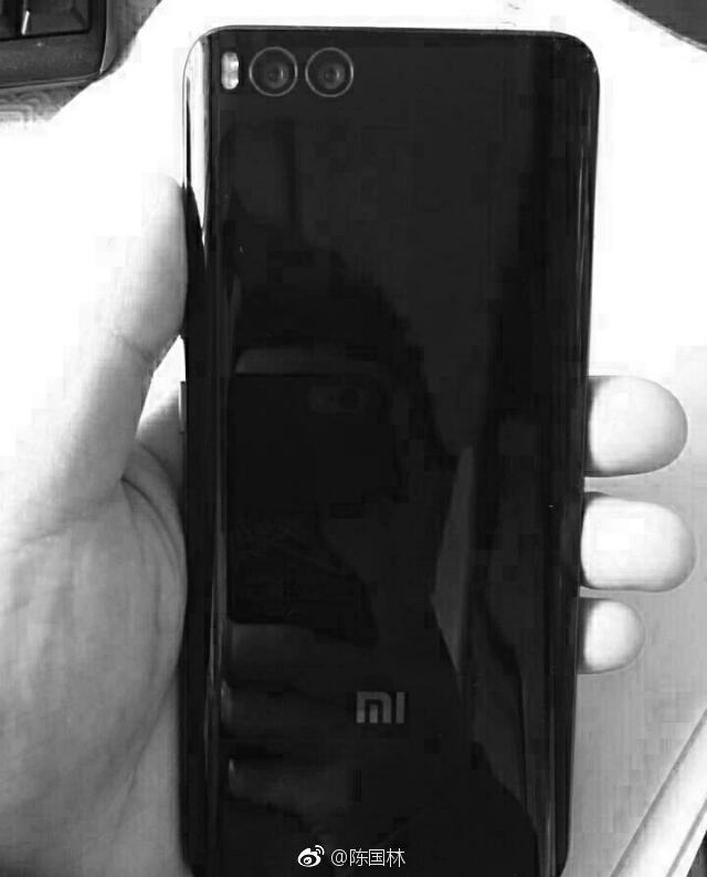 Смартфон Xiaomi Mi 6 Plus на новой фотографии похож на предшественника