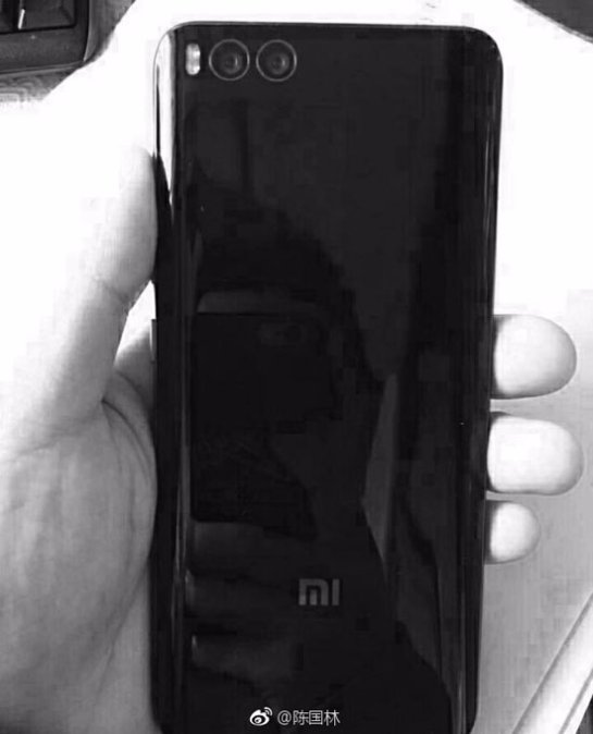 В Сеть утекли фото большого смартфона Xiaomi Mi 6 Plus