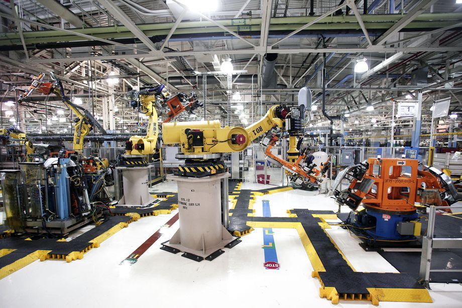 Американские ученые: промышленные роботы ликвидируют рабочие места в США, а не дают новые - 1