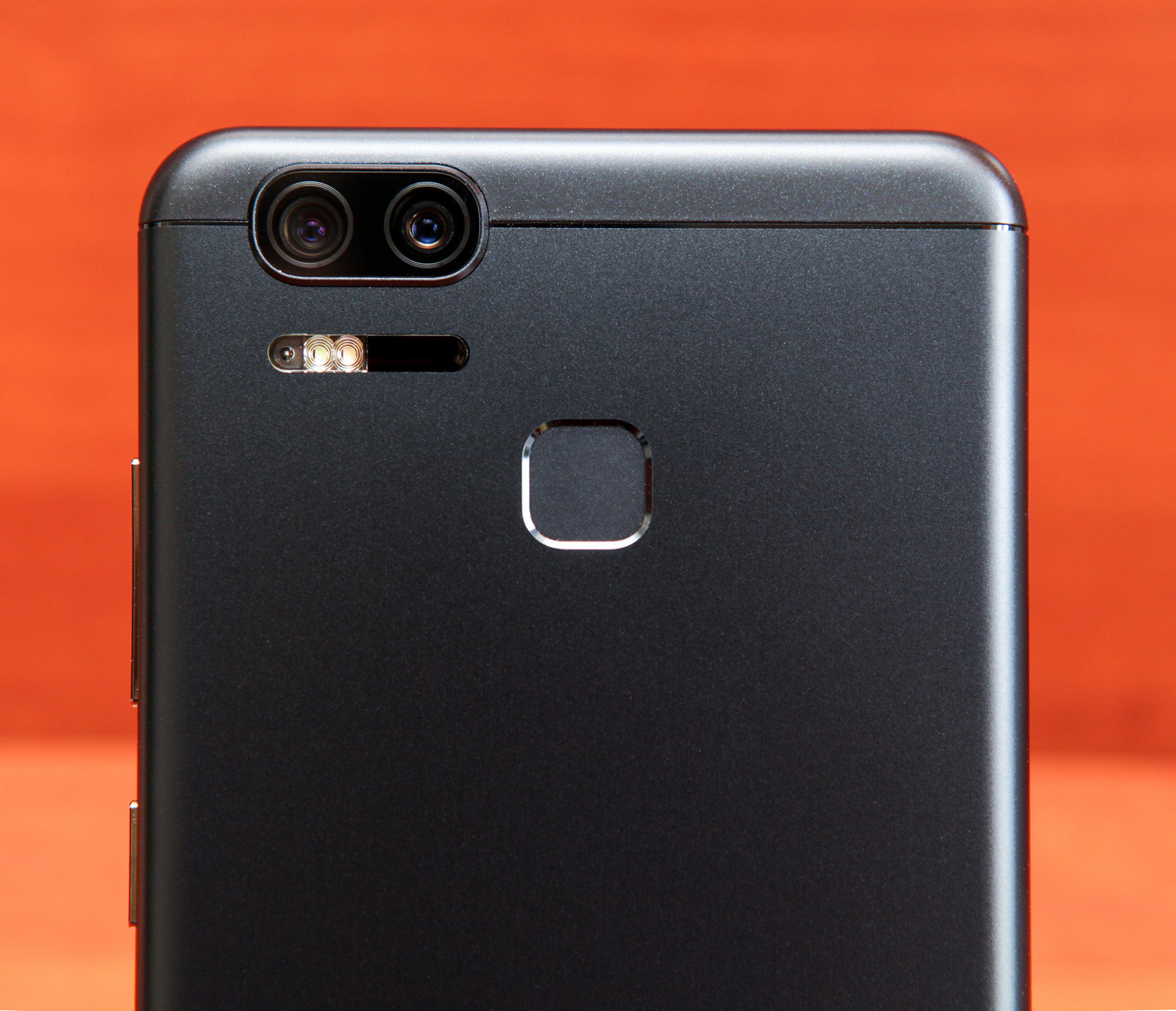 Обзор двухкамерного смартфона ASUS ZenFone 3 Zoom - 10