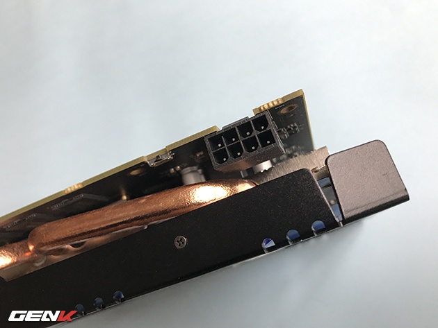 Конструкция системы охлаждения 3D-карты HIS Radeon RX 570 IceQ X2 включает две медные тепловые трубки и два вентилятора