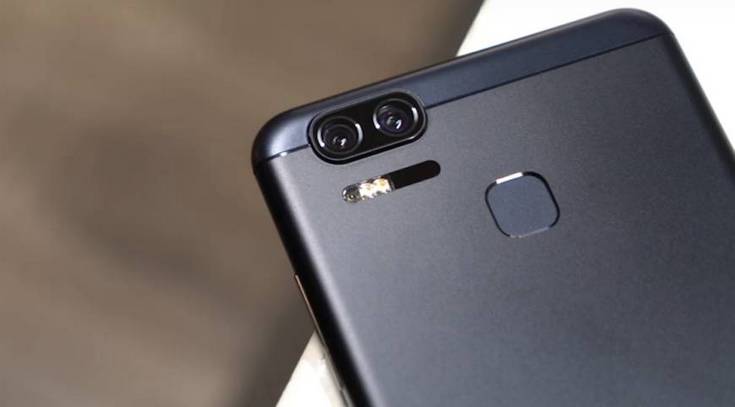 Смартфон Asus ZenFone Zoom S получит небольшой экран