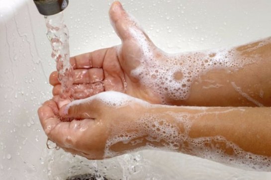 Ученые рассказали, как температура воды влияет на мытье рук