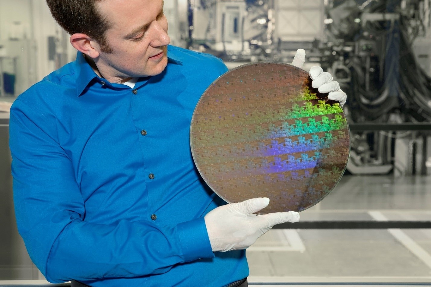 Компания IBM представила первый в мире 5-нанометровый чип - 1