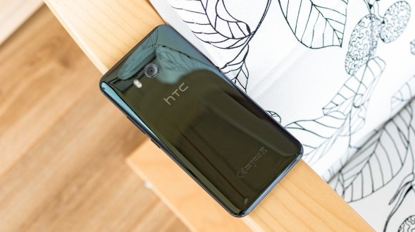 Смартфон HTC U11 продается лучше HTC 10 и HTC One M9 