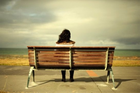 Психологи объяснили, почему люди одиноки