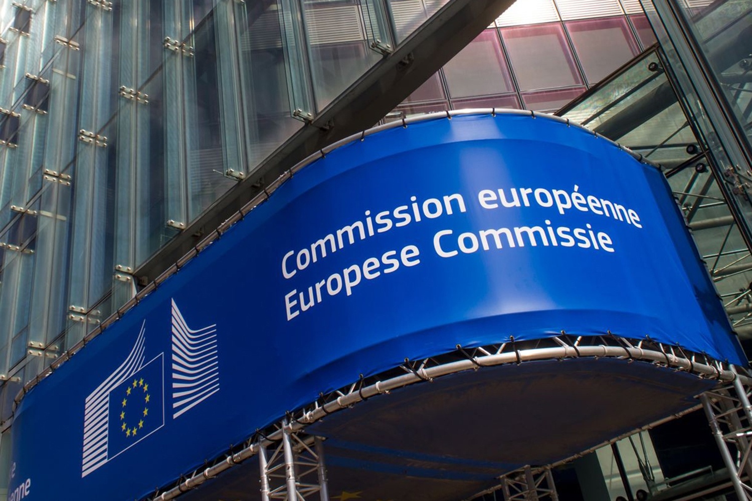 Еврокомиссия оштрафовала Google на 2,4 млрд евро за нарушение антимонопольных правил - 1