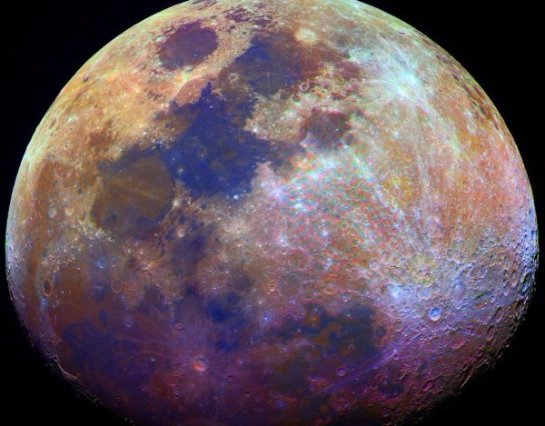 Ученые рассказали, какой цвет в реальности имеет Луна