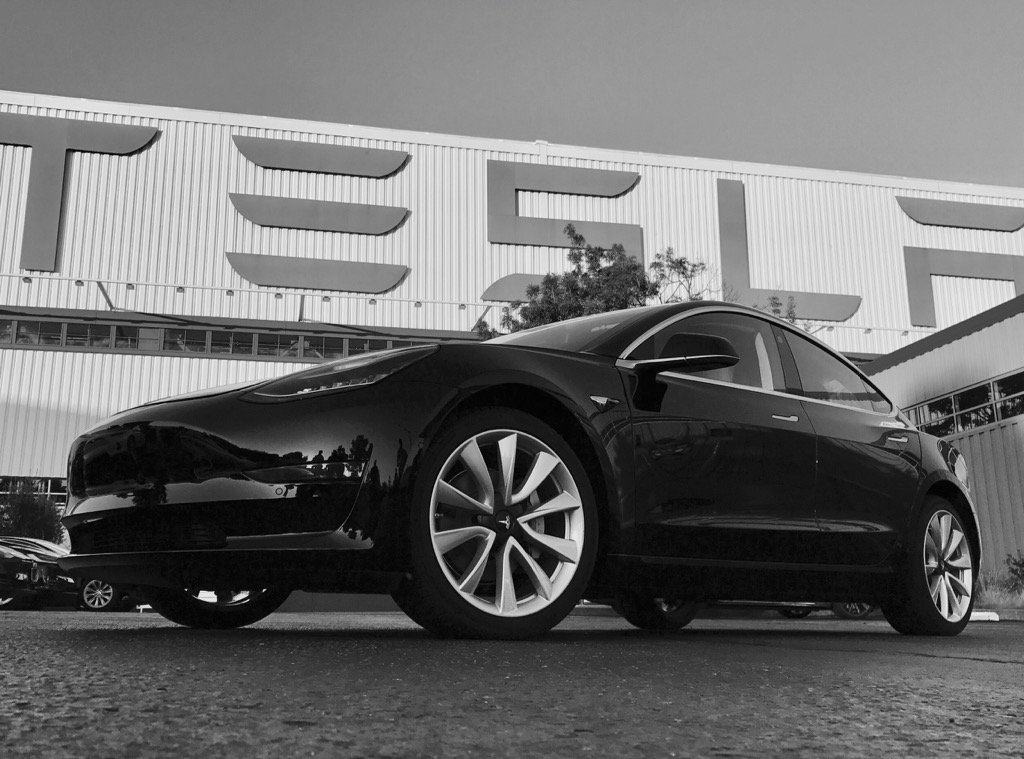 Началось серийное производство Tesla Model 3 - 1