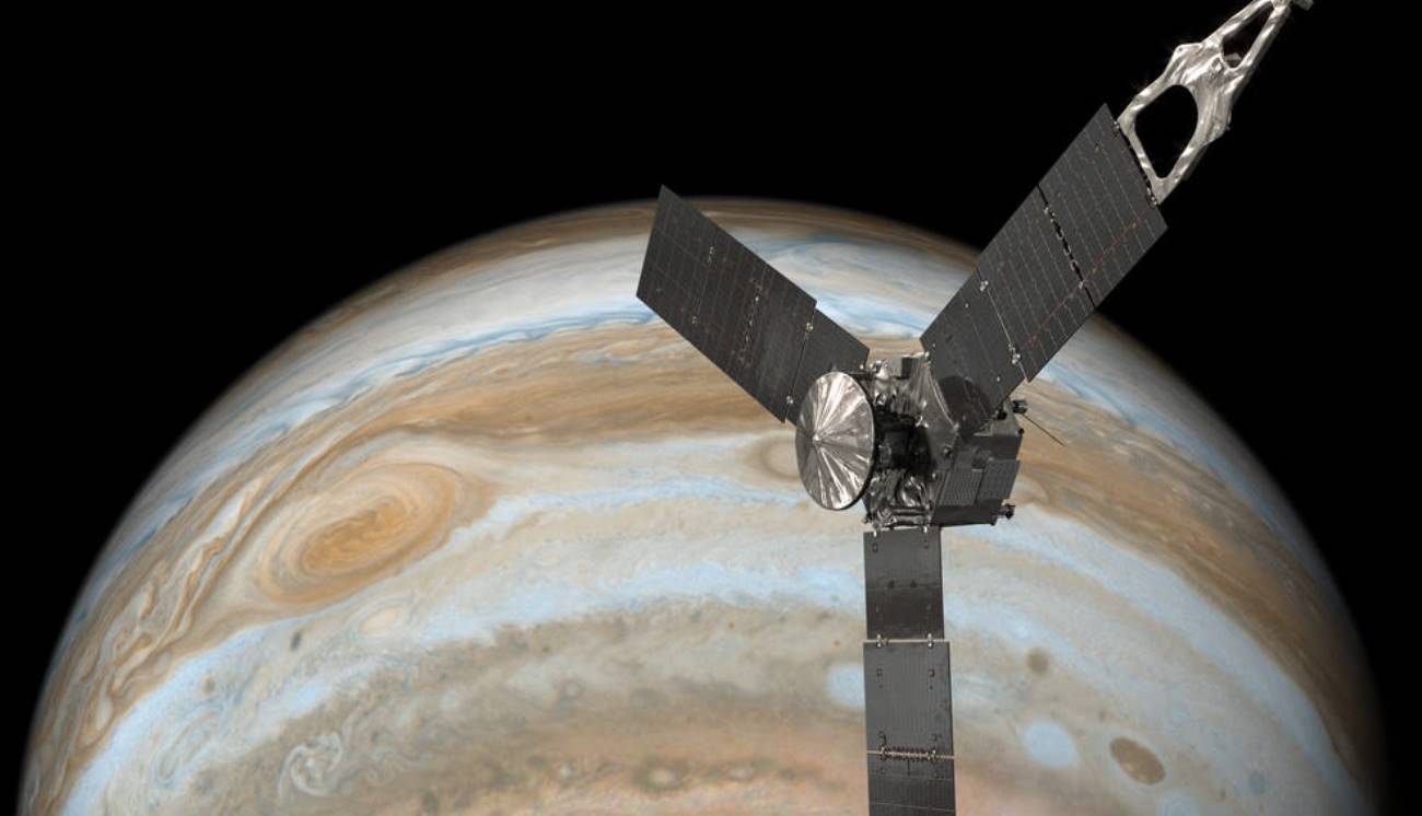Космический зонд Juno прислал детальные снимки Большого красного пятна Юпитера - 1