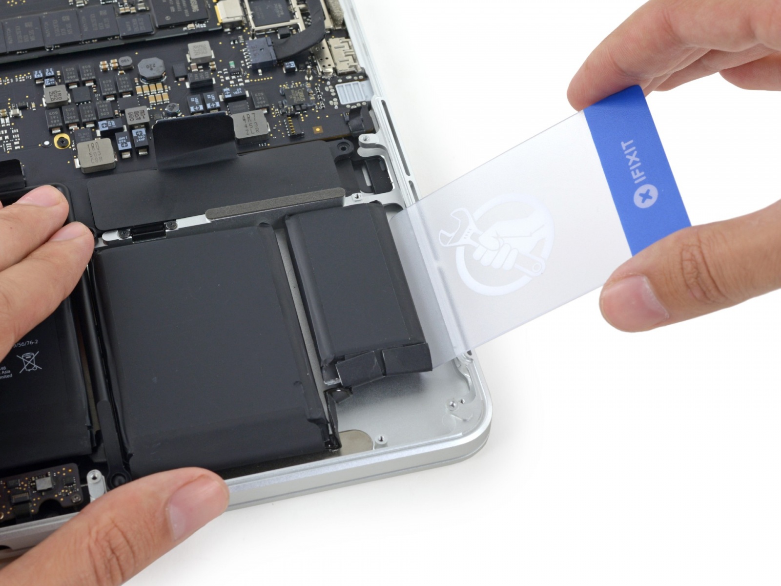 Найден растворитель для клея, которым приклеиваются батареи MacBook Pro - 3