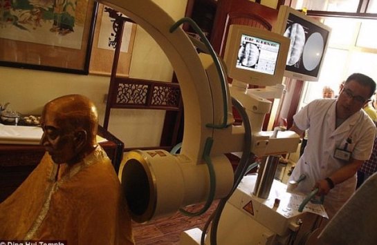 Просканировав мумию буддийского монаха, ученые пришли к выводу, что внутри того все органы здоровые