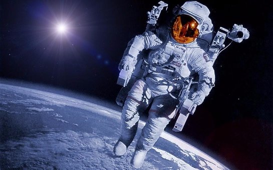 От чего страдают космонавты в открытом космосе?