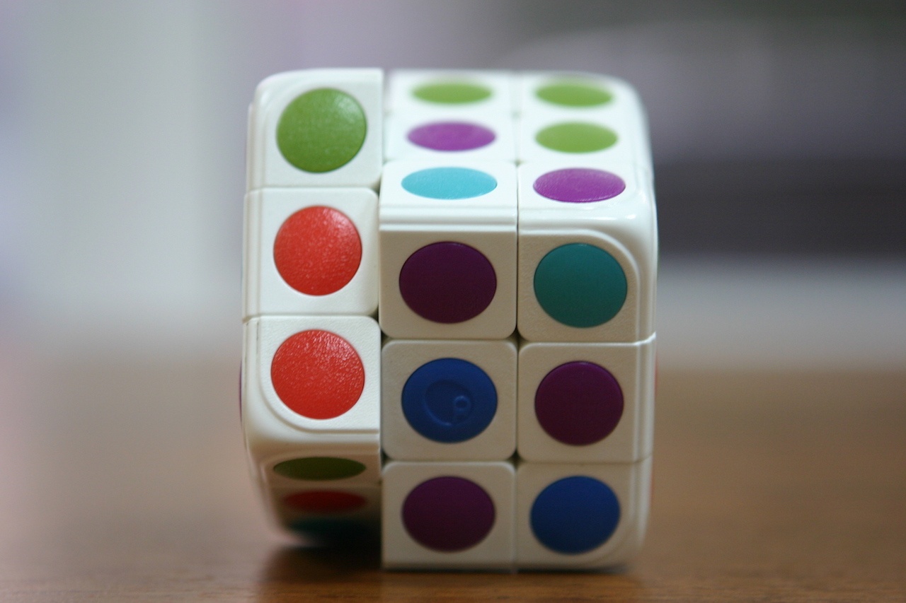 Умный кубик Рубика: теперь и он «синхронизируется» со смартфоном - 1