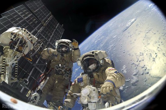 Сотрудники НАСА рассказали, почему астронавты не выходят в открытый космос активнее