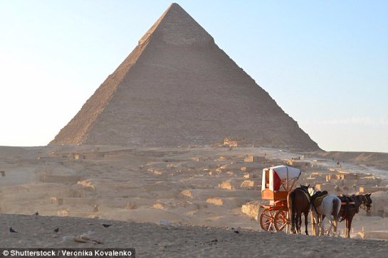 Ученные исследуют известную пирамиду Хуфу
