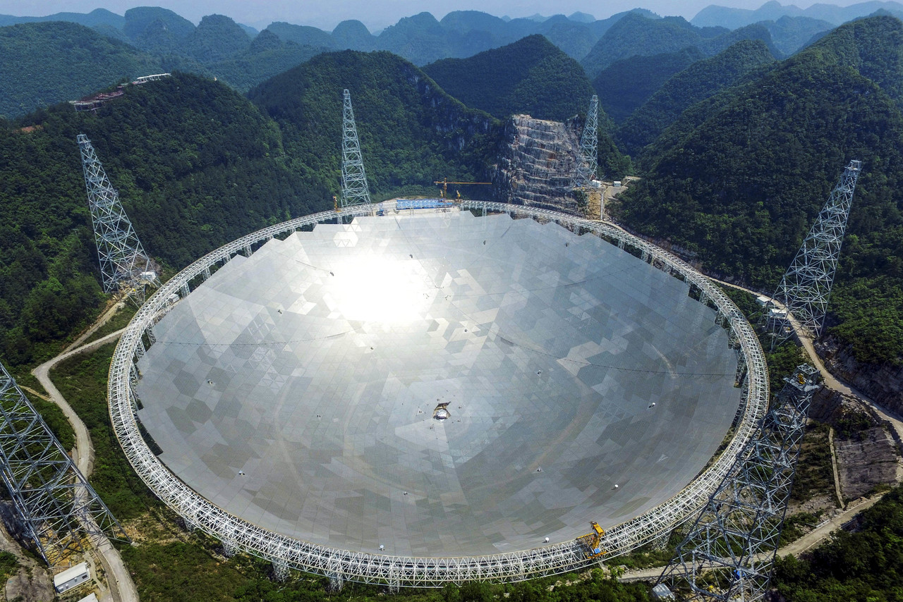 Китай построил самый большой телескоп в мире, но в стране нет специалистов, способных им управлять - 2