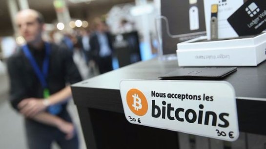 Руководитель Bitcoin Foundation призывает инвестировать деньги «осторожно»