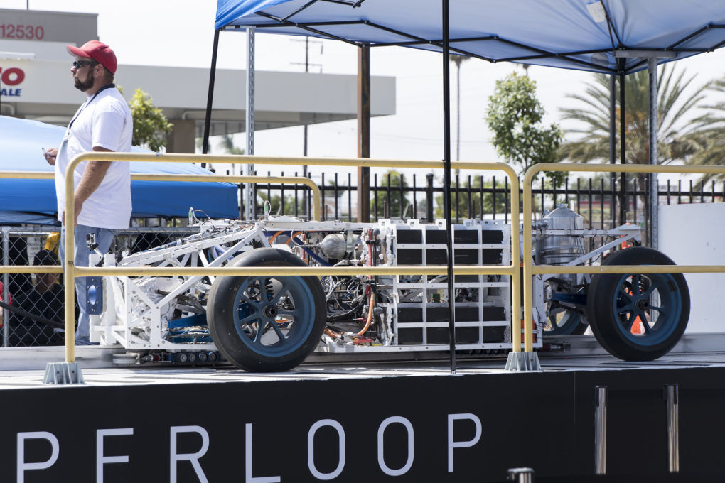 Капсула Hyperloop Илона Маска разогналась до 355 км-ч - 1