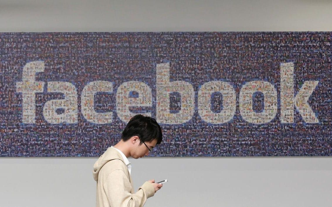 Социальная сеть Facebook требует у «Золотой короны» домен facebook.ru - 1
