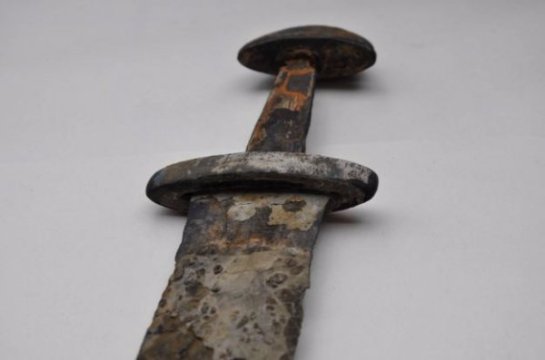 В норвежских горах случайно был обнаружен меч, принадлежащий викингу