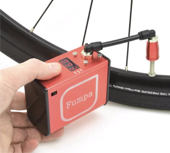 Электрический велосипедный насос miniFumpa можно носить в кармане