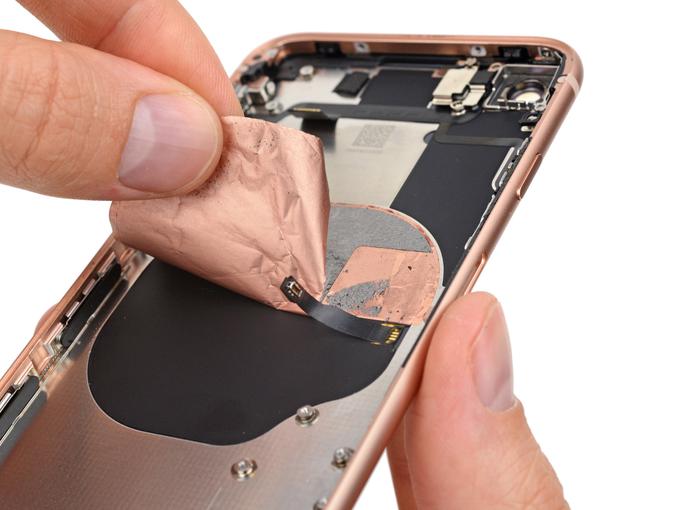 iPhone 8: вялые продажи, 6 баллов по шкале ремонтопригодности iFixit - 7