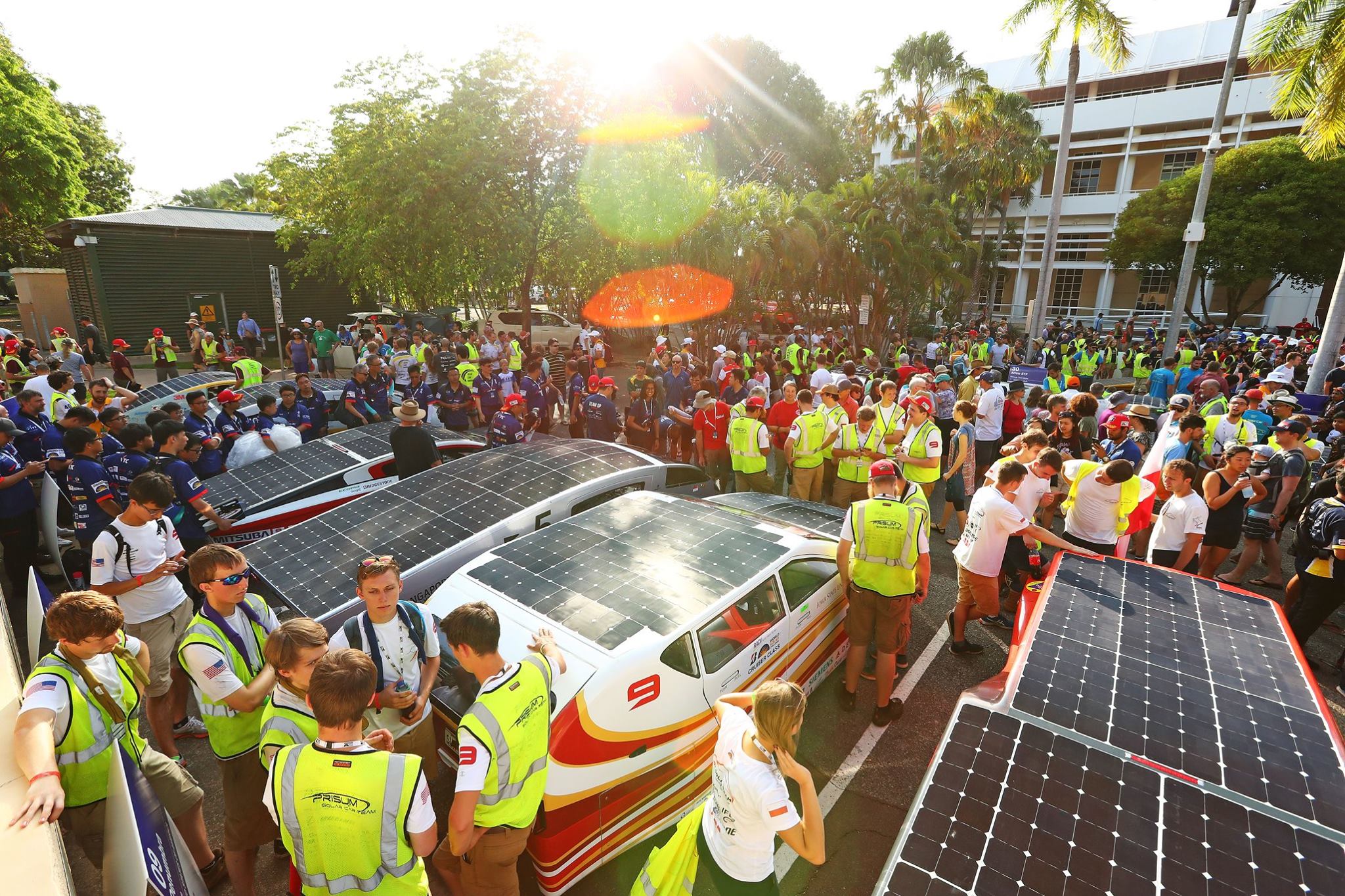 В Австралии началась гонка машин на солнечной тяге - 1
