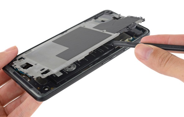 iFixit разобрали Google Pixel 2 XL