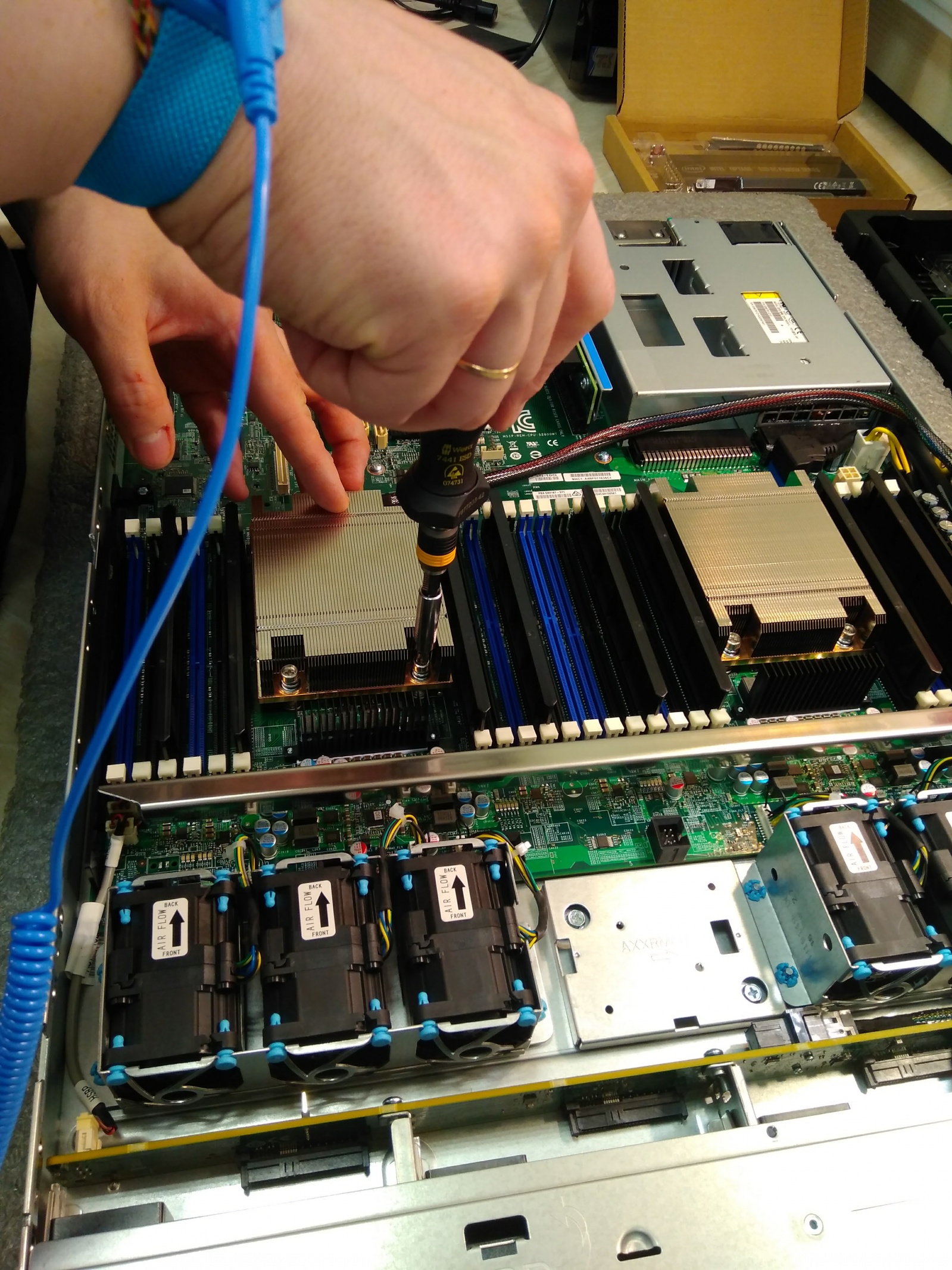 Покупка современного сервера Intel c NVMe P4800X - 3