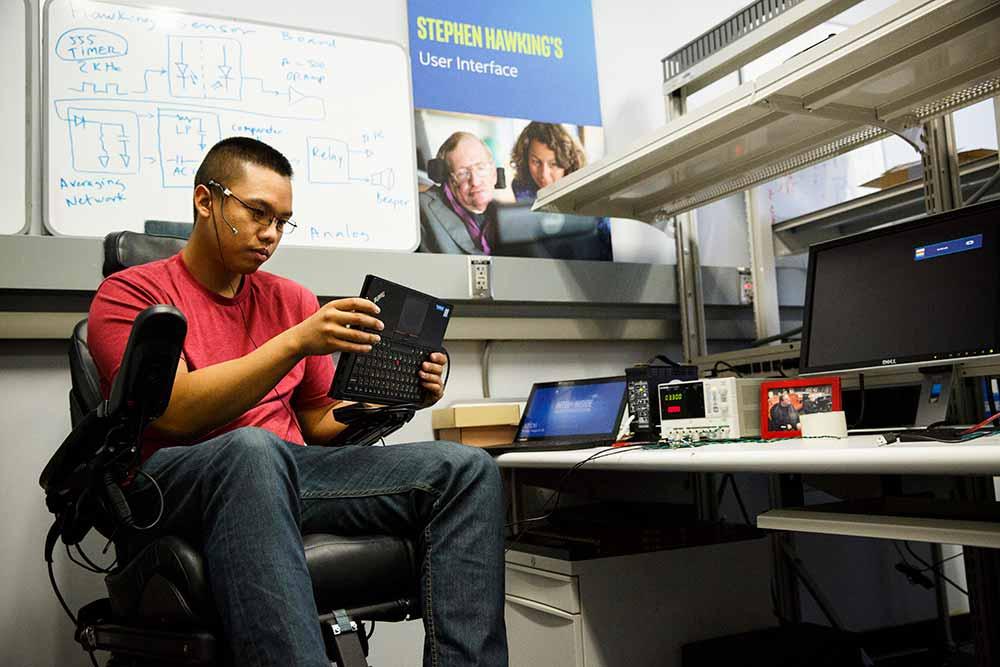 Как Intel и ThinkPad подарили голос знаменитому ученому Стивену Хокингу - 4