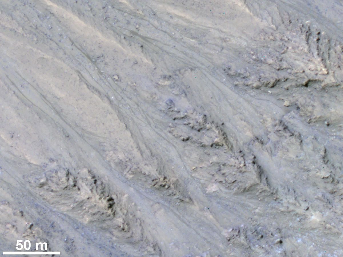 Следы потоков воды на Марсе — просто песчаные оползни - 2