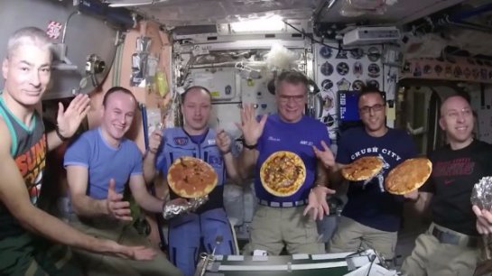 На борту МКС смогли приготовить настоящую пиццу