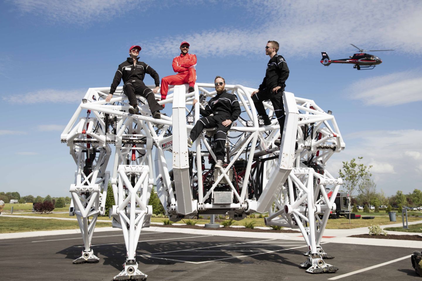 Подробности создания управляемого человеком спортивного робота весом 3600 кг - 2