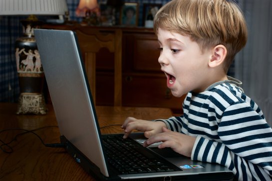 Ученые рассказали, что пребывание детей у компьютера не всегда вредно