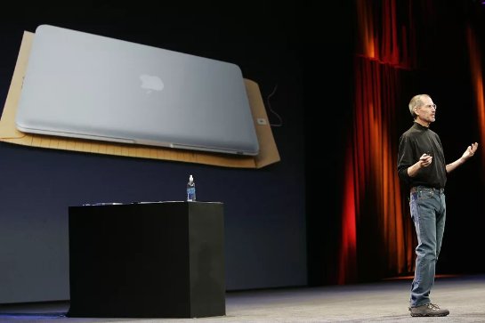 Стив Джобс изменил будущее ноутбуков 10 лет назад