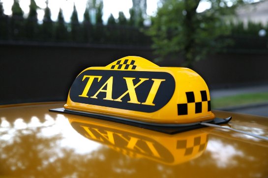 Ученые рассказали, почему женщины-таксисты зарабатывают меньше мужчин