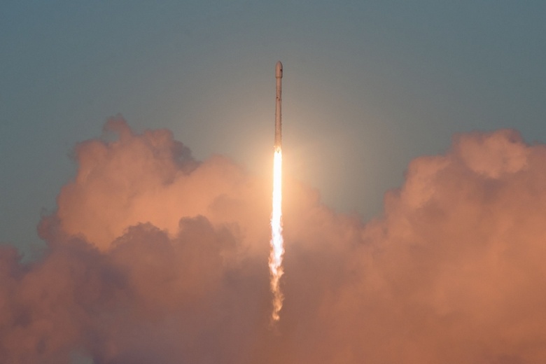 Завтра SpaceX выведет на орбиту тестовые спутники Microsat-2a и Microsat-2b 